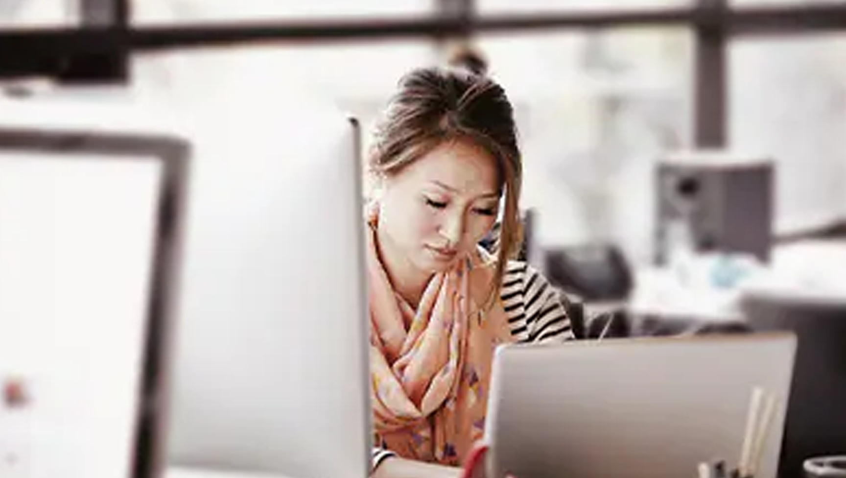 AI 리스크 해결을 위해서는 새로운<br/> 거버넌스 프레임워크가 필요합니다.